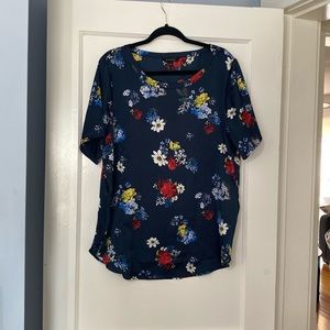 Banana Republic navy floral blouse size large